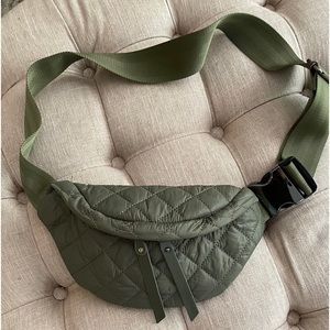 💚QUILTED ARMY GREEN NYLON FANNY PACK/ BELT BAG💚